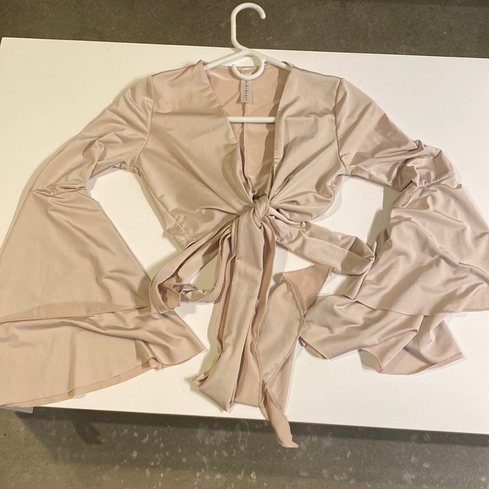 Stretchy wrap top